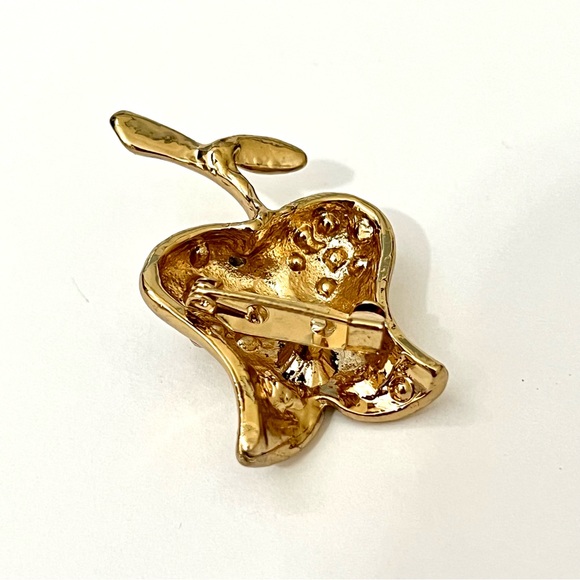 Crystal flower pin 🌷 - Picture 3 of 3